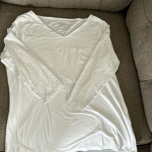 Like new Chico’s white tee